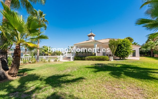 Detached villa - Resale - Estepona - Atalaya