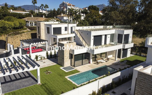 Detached villa - Resale - Estepona - Atalaya