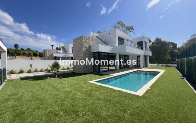 Detached villa - Resale - Estepona - Atalaya
