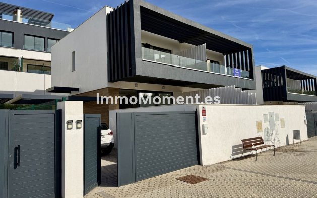 Detached villa - Resale - Estepona - Atalaya