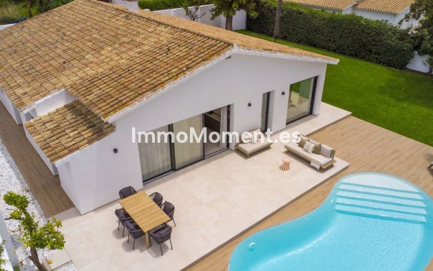 Detached villa - Resale - Estepona - Atalaya