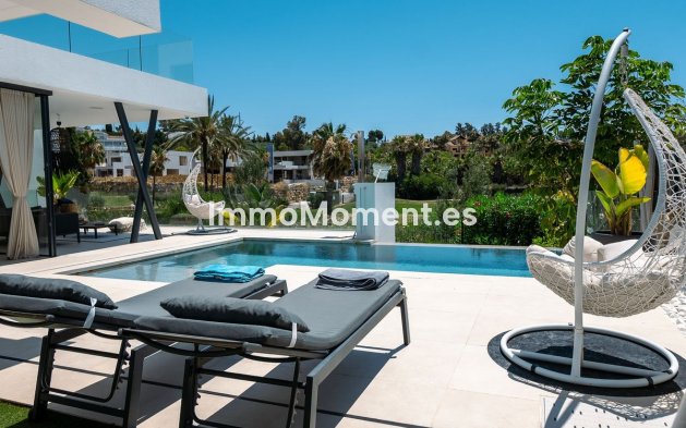 Detached villa - Resale - Estepona - Atalaya
