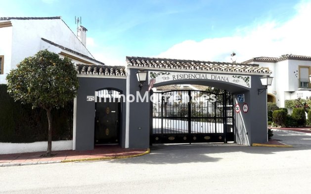 Detached villa - Resale - Estepona - Cancelada