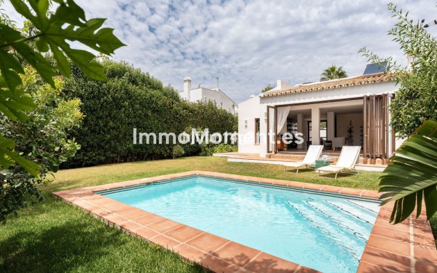 Detached villa - Resale - Estepona - Estepona Centro