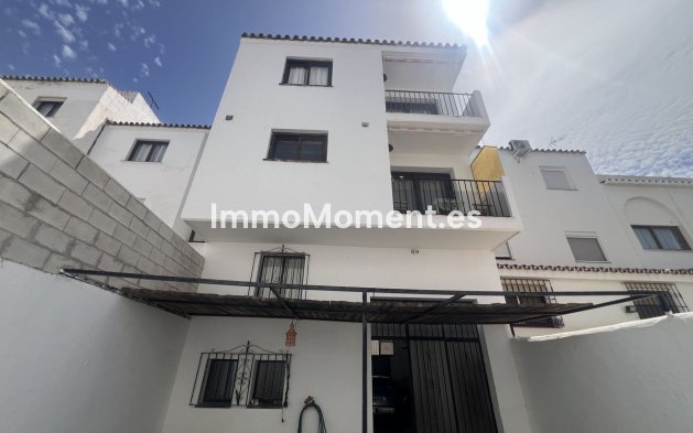 Detached villa - Resale - Estepona - Estepona Centro