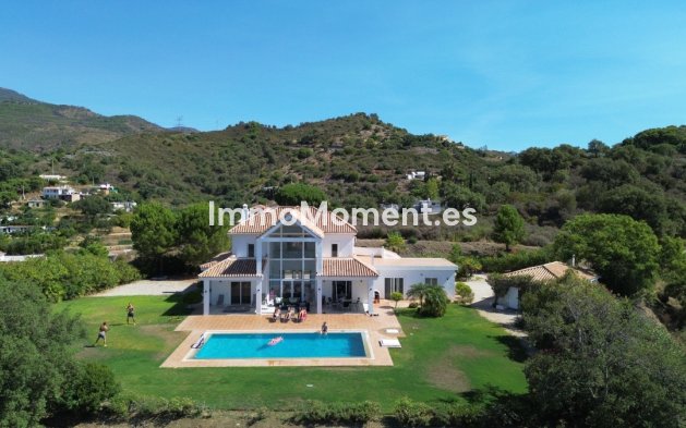Detached villa - Resale - Estepona - Estepona Centro
