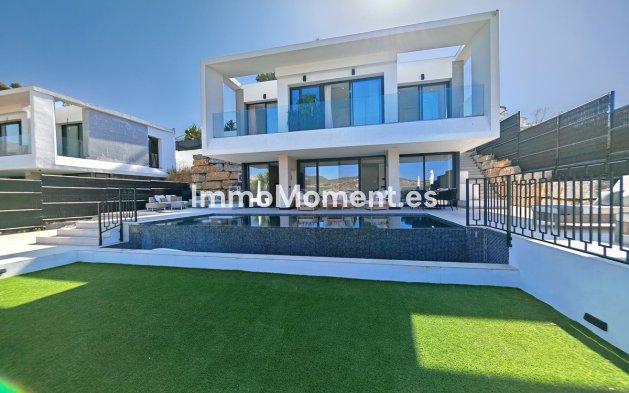 Detached villa - Resale - Estepona - Estepona Centro