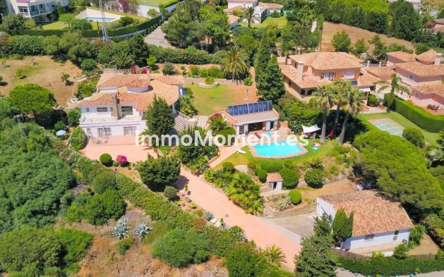 Detached villa - Resale - Estepona - Estepona Centro