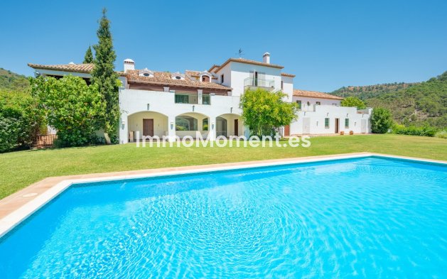 Detached villa - Resale - Estepona - Estepona Centro
