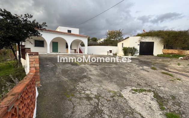 Detached villa - Resale - Estepona - Estepona Centro