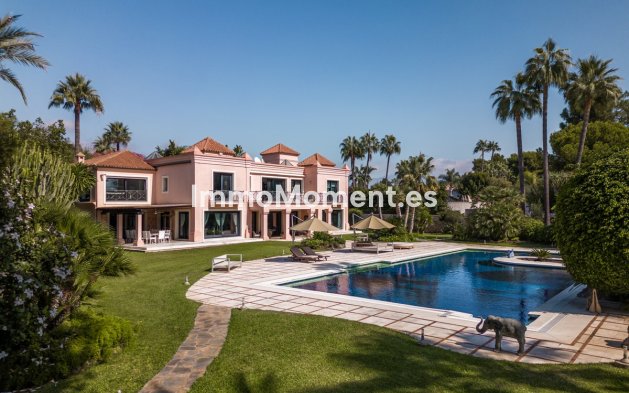 Detached villa - Resale - Estepona - Estepona Centro