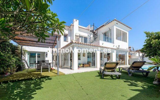 Detached villa - Resale - Estepona - Estepona Centro