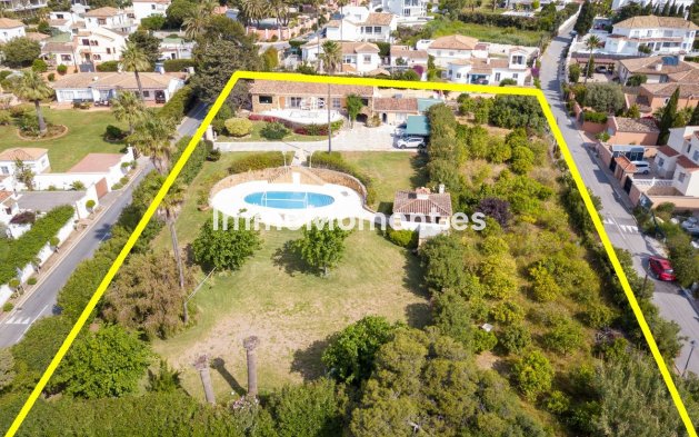 Detached villa - Resale - Estepona - Estepona Centro