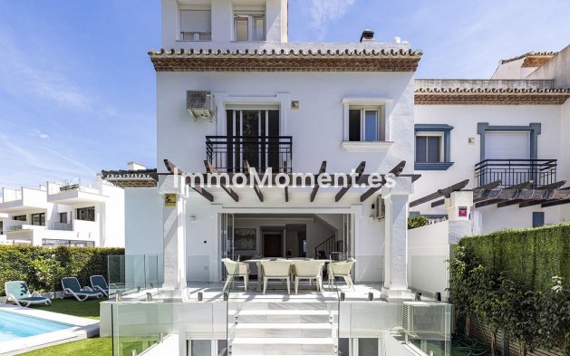 Detached villa - Resale - Estepona - Estepona Centro