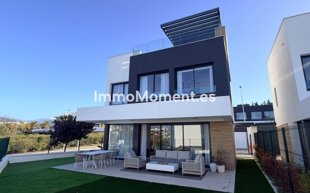 Detached villa - Resale - Estepona - Estepona Centro