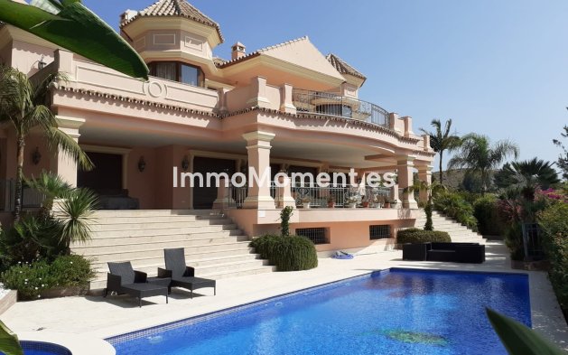 Detached villa - Resale - Estepona - Estepona Centro
