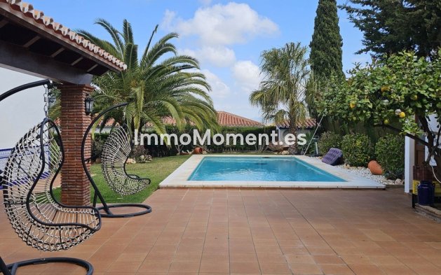 Detached villa - Resale - Inland  - Alhaurín de la Torre