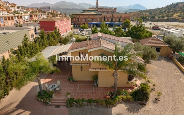 Detached villa - Resale - Inland  - Coín