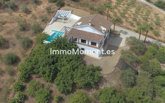 Detached villa - Resale - Inland  - Coín