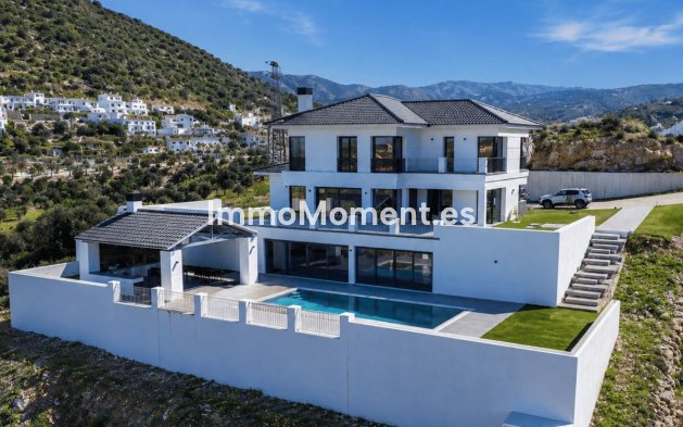Detached villa - Resale - Inland  - Coín