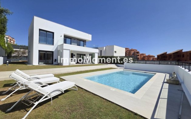 Detached villa - Resale - Manilva - La Duquesa