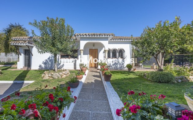 Detached villa - Resale - Marbella - Guadalmina Alta