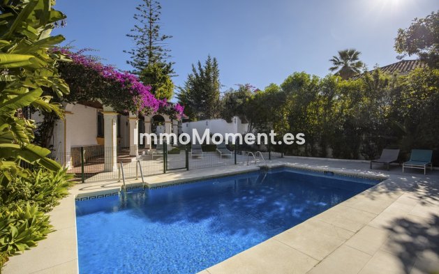 Detached villa - Resale - Marbella - Guadalmina Alta