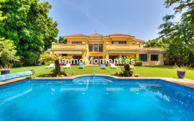 Detached villa - Resale - Marbella - Guadalmina Baja