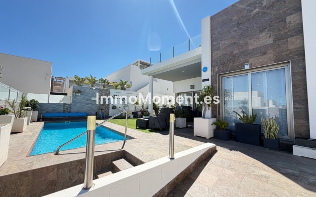 Detached villa - Resale - Orihuela Costa - Villamartín