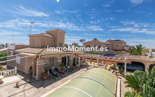 Detached villa - Resale - Orihuela - Orihuela Costa