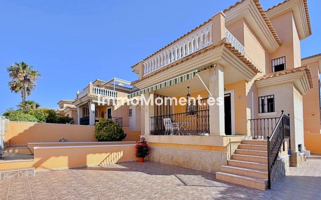 Detached villa - Resale - Orihuela - Orihuela Costa