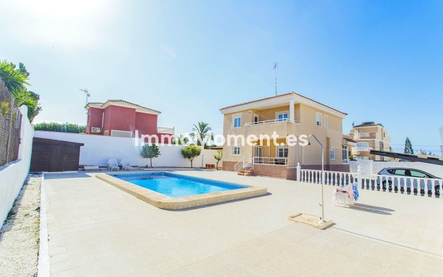 Detached villa - Resale - Torrevieja - Aguas Nuevas