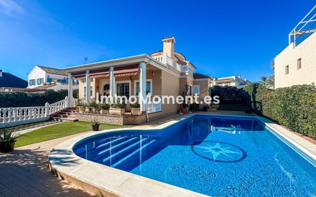 Detached villa - Resale - Torrevieja - La Mata