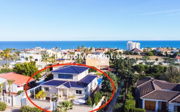 Detached villa - Resale - Torrevieja - La Mata