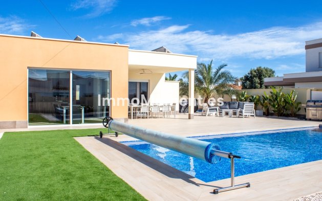 Detached villa - Resale - Torrevieja - La Siesta