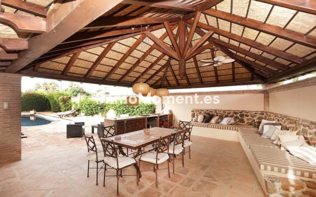 Freistehende Villa - Wiederverkauf - Estepona  - Atalaya