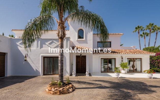 Freistehende Villa - Wiederverkauf - Estepona  - Atalaya
