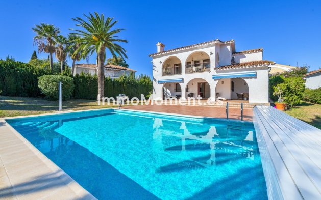 Freistehende Villa - Wiederverkauf - Estepona  - Atalaya