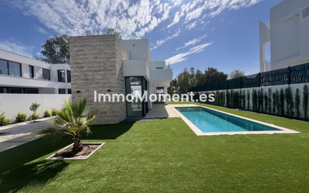 Freistehende Villa - Wiederverkauf - Estepona  - Atalaya