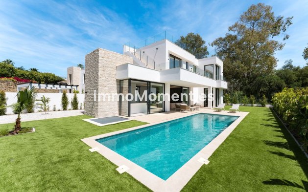 Freistehende Villa - Wiederverkauf - Estepona  - Atalaya