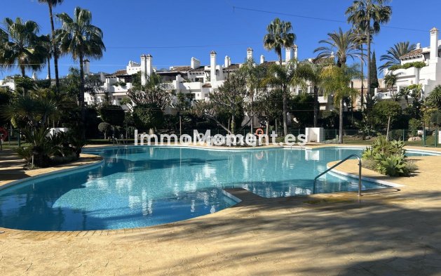 Freistehende Villa - Wiederverkauf - Estepona  - Costalita