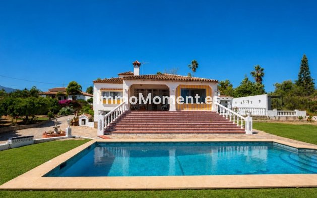 Freistehende Villa - Wiederverkauf - Estepona  - Estepona Centro