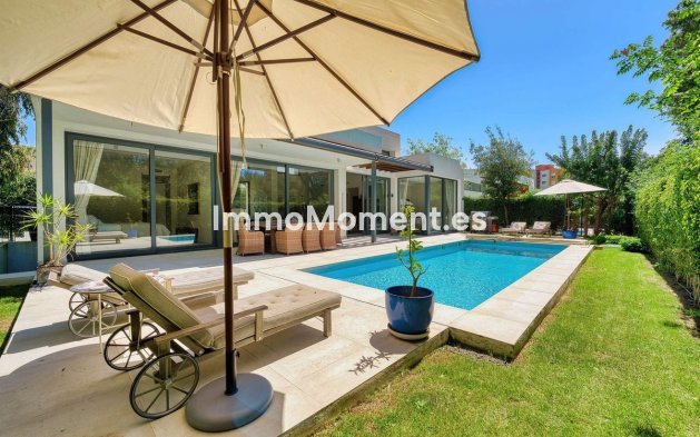 Freistehende Villa - Wiederverkauf - Estepona  - Estepona Centro