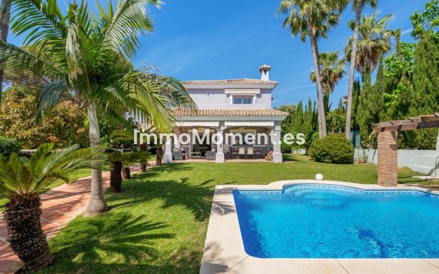 Freistehende Villa - Wiederverkauf - Estepona  - Estepona Centro