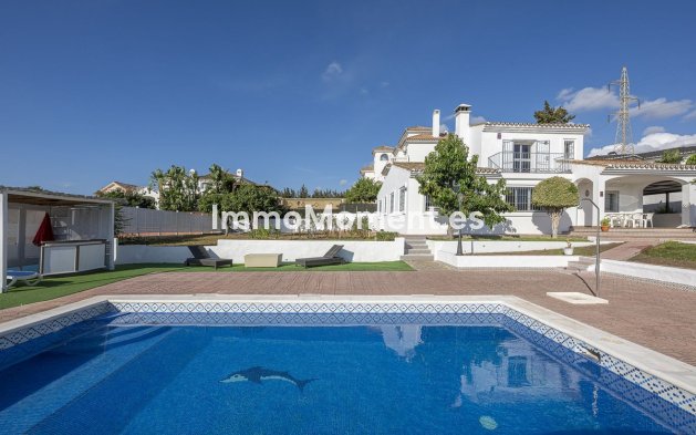 Freistehende Villa - Wiederverkauf - Estepona  - Estepona Centro