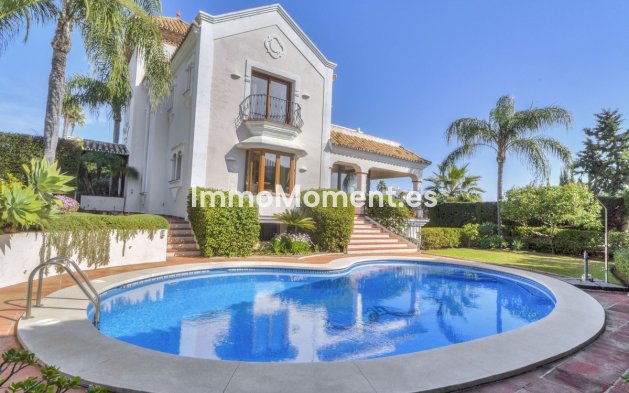 Freistehende Villa - Wiederverkauf - Estepona  - Estepona Centro