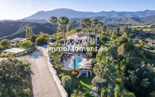 Freistehende Villa - Wiederverkauf - Estepona  - Estepona Centro