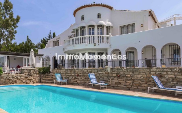 Freistehende Villa - Wiederverkauf - Estepona  - Estepona Centro