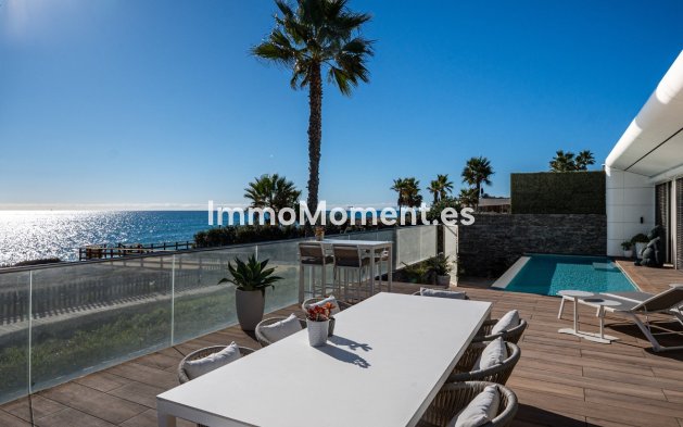 Freistehende Villa - Wiederverkauf - Estepona  - Estepona Centro