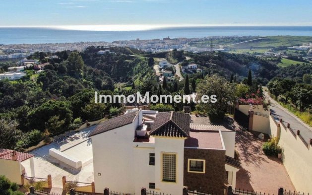 Freistehende Villa - Wiederverkauf - Estepona  - Estepona Centro